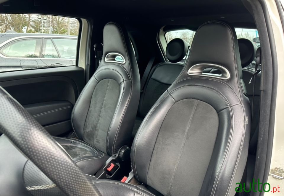 2008' Fiat 500 Abarth photo #2