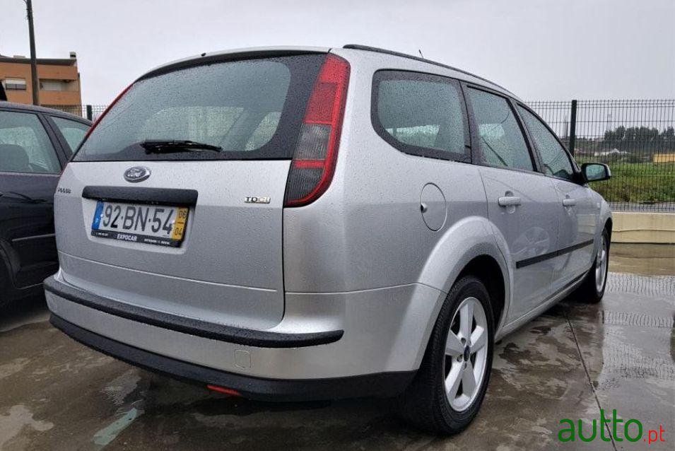 2006' Ford Focus Sw photo #1