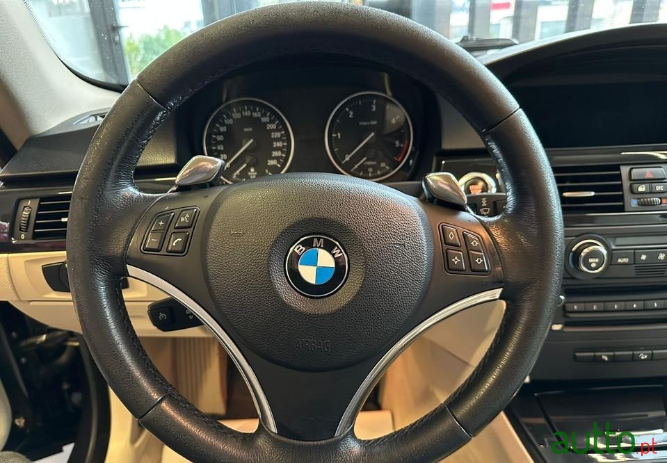 2008' BMW 330 photo #6