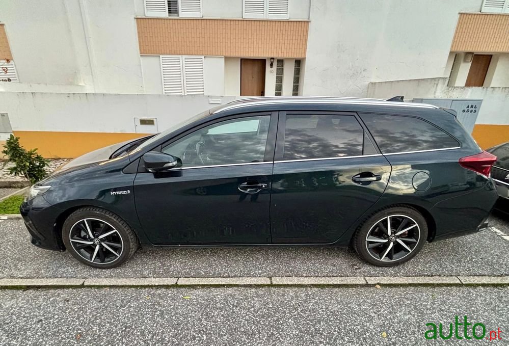 2017' Toyota Auris Touring Sports photo #2