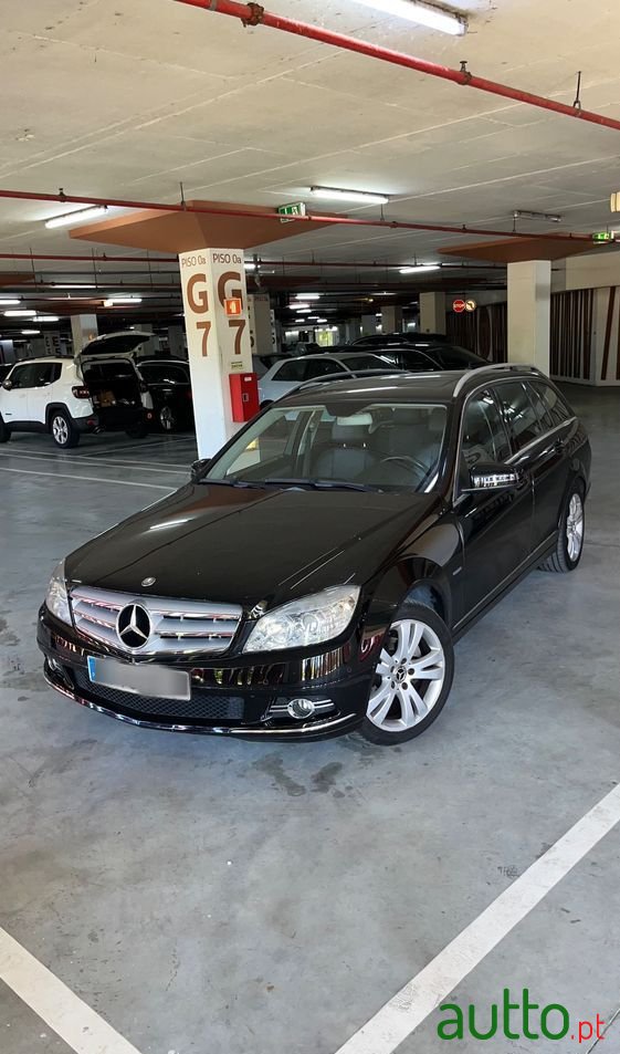2010' Mercedes-Benz Classe C photo #1