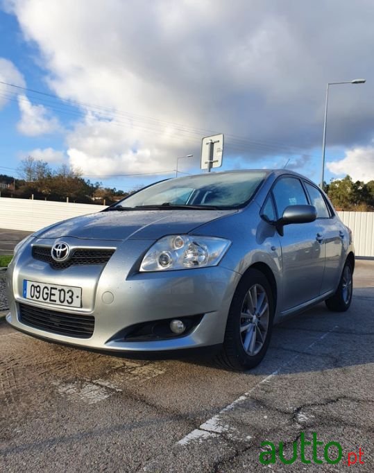 2008' Toyota Auris photo #1