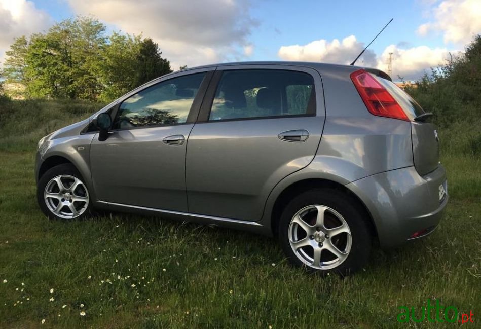 2009' Fiat Grande Punto photo #5