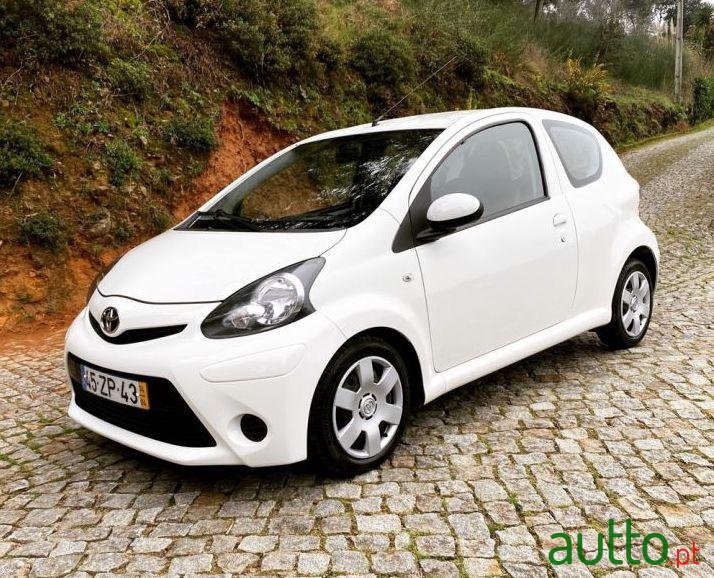 2014' Toyota Aygo photo #2