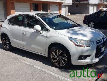 2011' Citroen DS4 photo #1