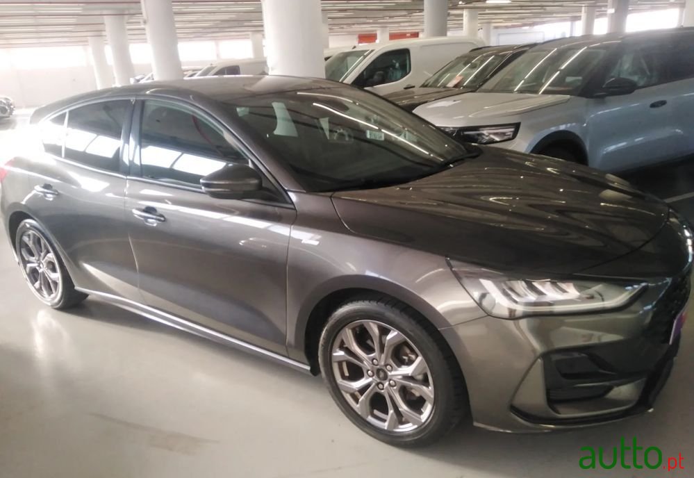 2022' Ford Focus St-Line photo #3