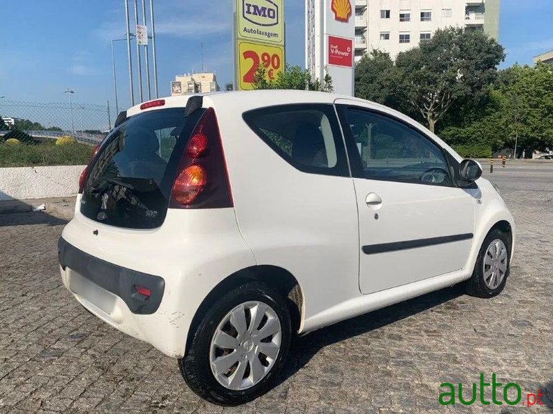 2013' Peugeot 107 photo #2