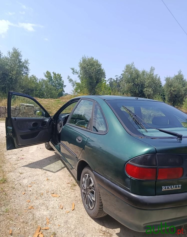 1994' Renault Laguna photo #1