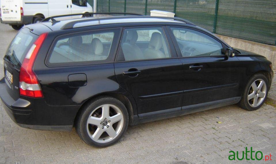 2004' Volvo V50 2.0 Nivel 3 photo #2