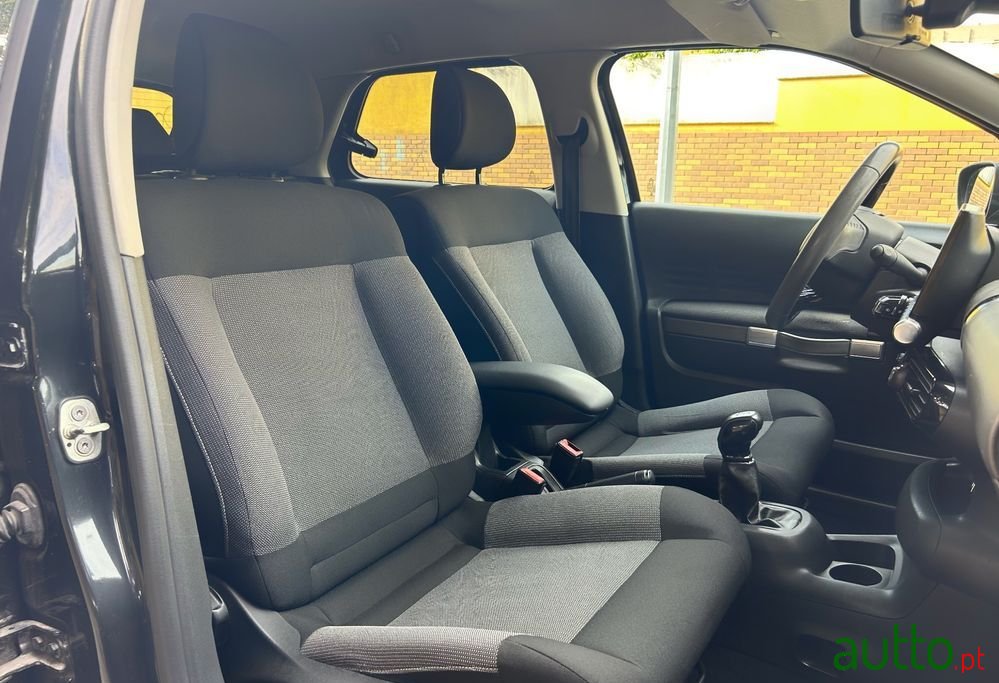 2015' Citroen C4 Cactus 1.2 Puretech Shine photo #6