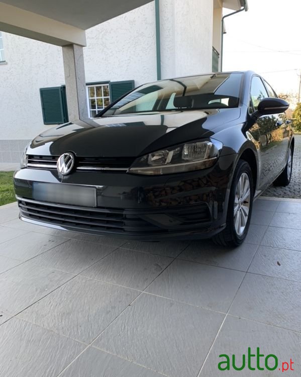 2018' Volkswagen Golf photo #2