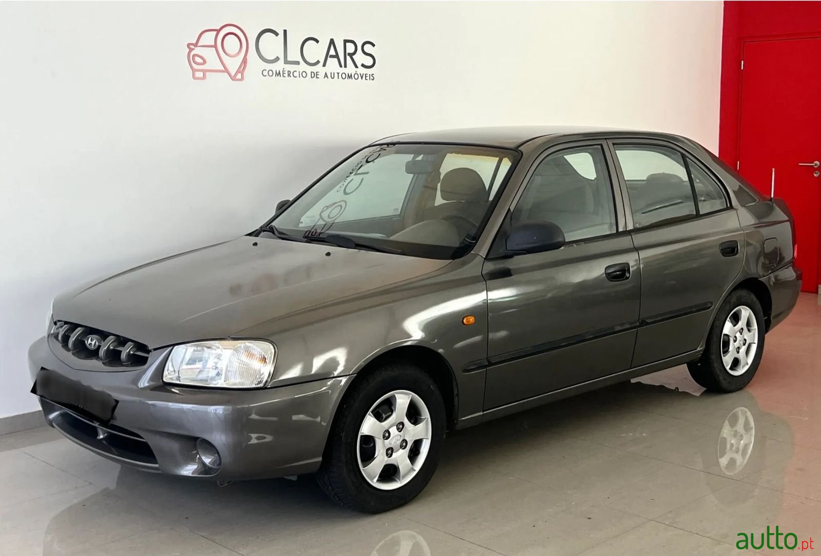 2000' Hyundai Accent photo #1