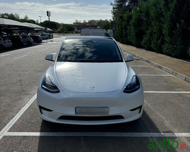 2024' Tesla Model Y Tração Traseira photo #1