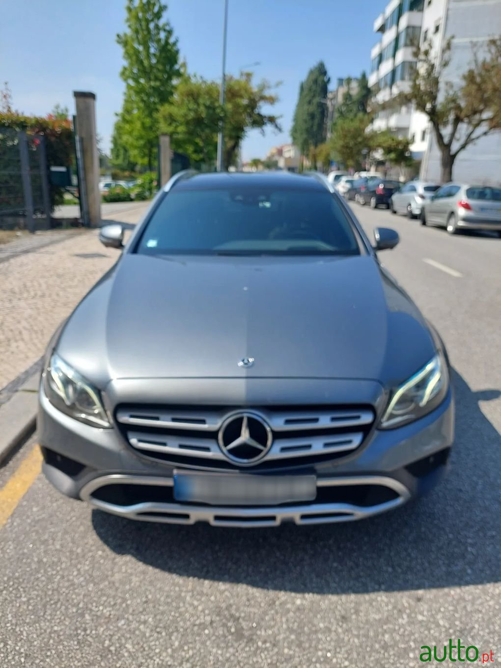 2017' Mercedes-Benz E-220 photo #4