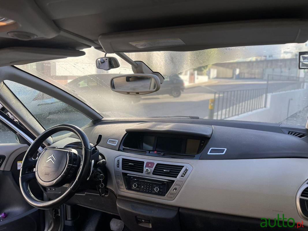 2009' Citroen C4 Grand Picasso photo #2