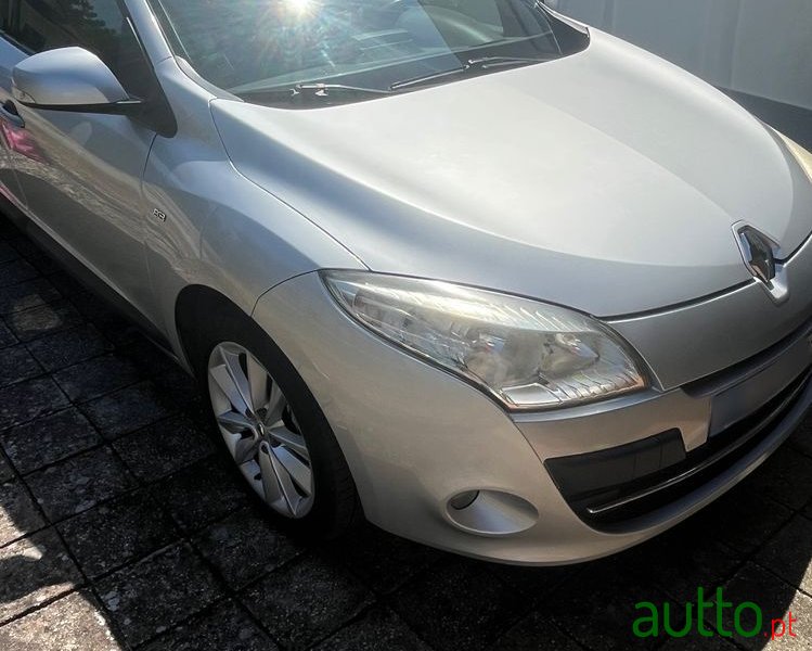 2010' Renault Mégane Sport Tourer photo #3