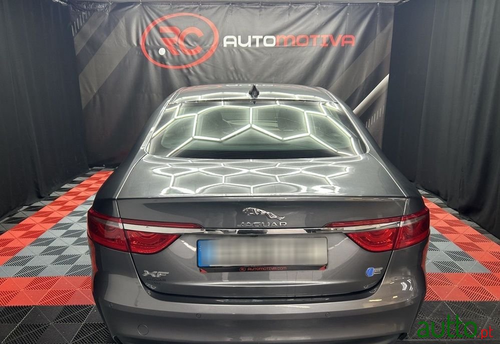 2016' Jaguar XF photo #5