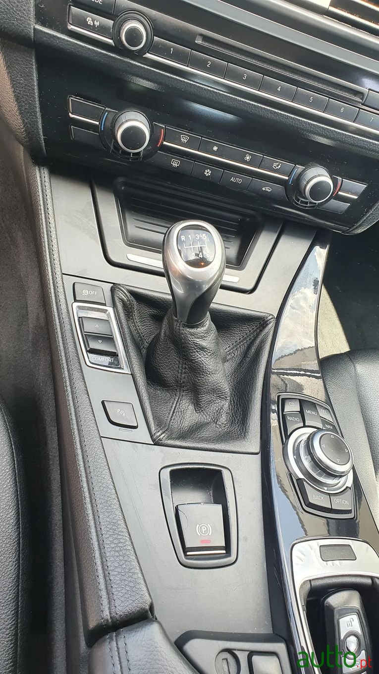 2012' BMW 520 photo #3