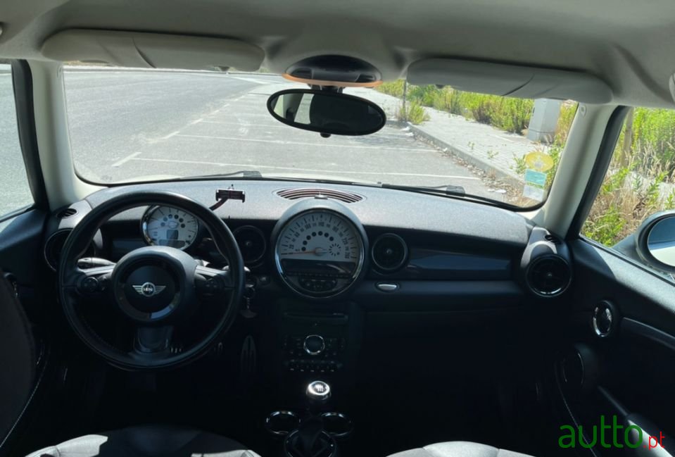 2012' MINI Cooper photo #5