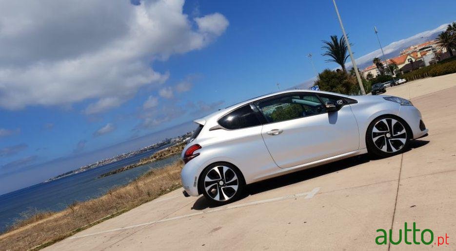 2012' Peugeot 208 photo #1