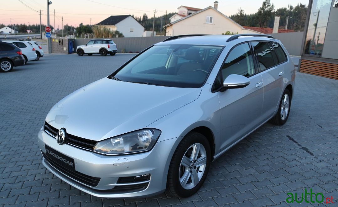 2013' Volkswagen Golf photo #2