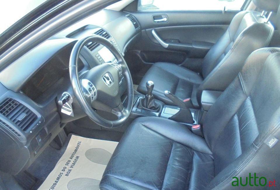 2005' Honda Accord Tourer photo #1