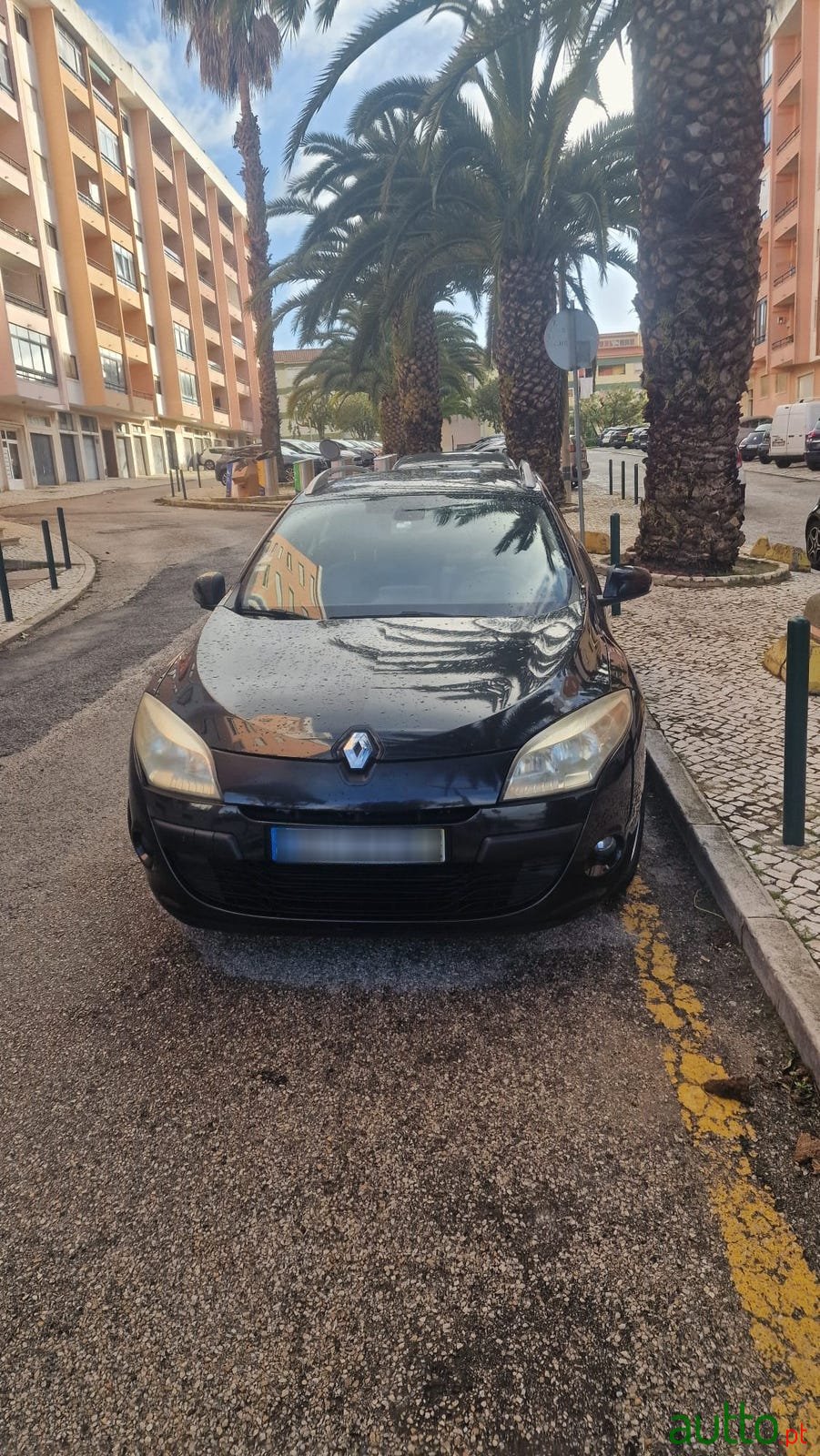 2010' Renault Megane Sport Tourer photo #2