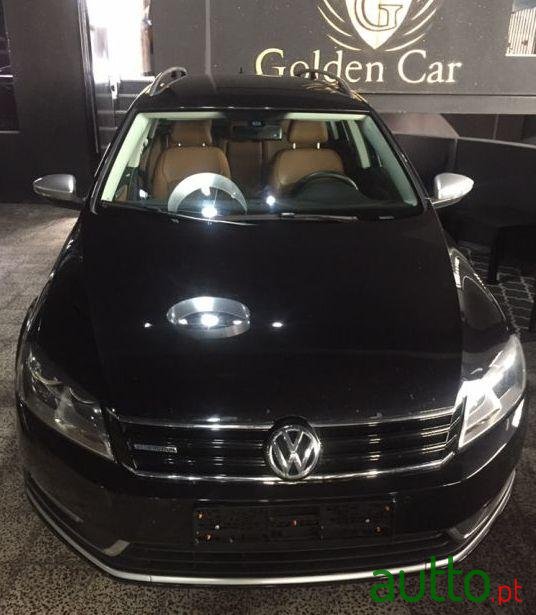 2012' Volkswagen Passat Variant photo #1