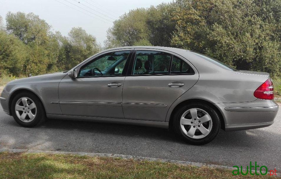 2003' Mercedes-Benz E-220 photo #1