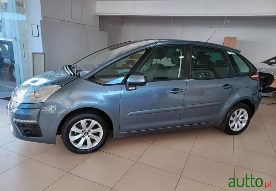 2012' Citroen C4 Picasso photo #4