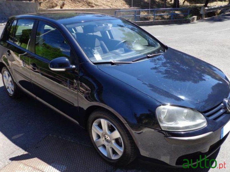 2004' Volkswagen Golf photo #4