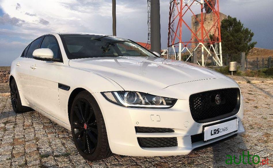 2018' Jaguar Xe 2.0D Portofolio photo #1