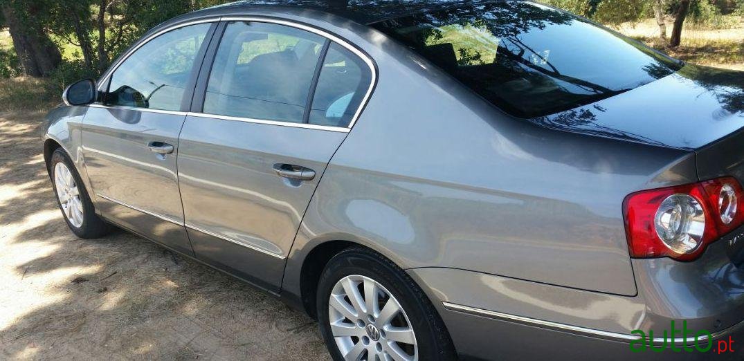 2006' Volkswagen Passat Sedan photo #2