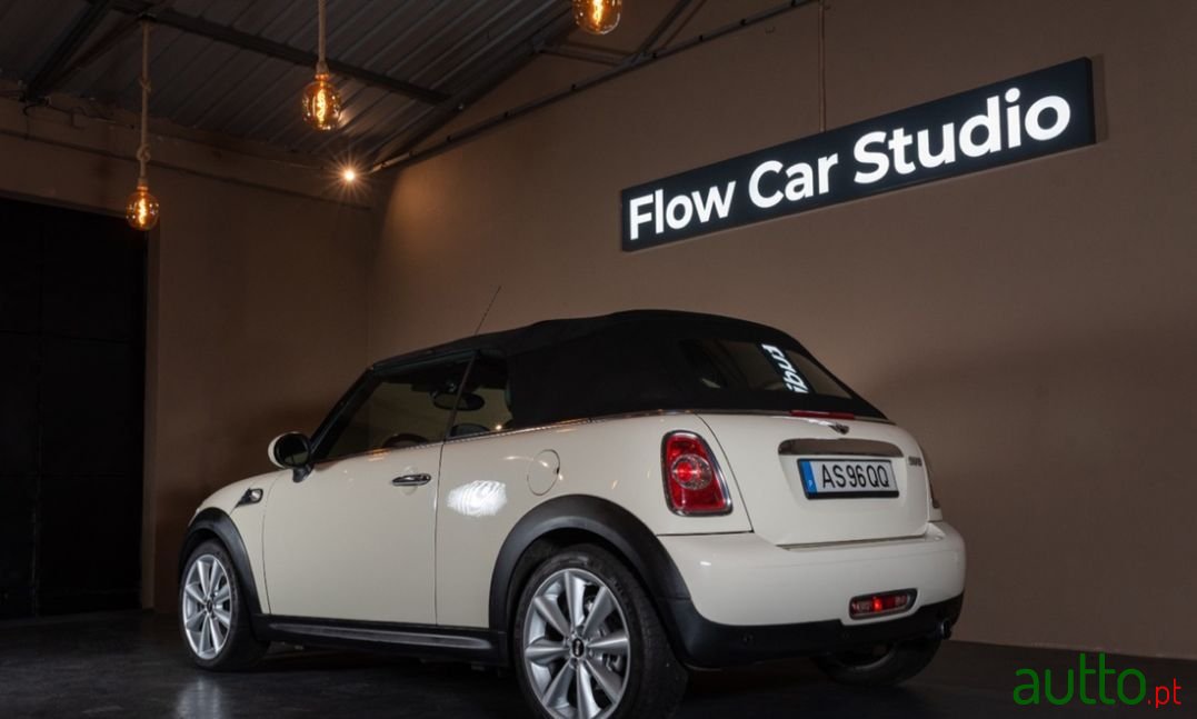 2014' MINI Cabrio photo #2