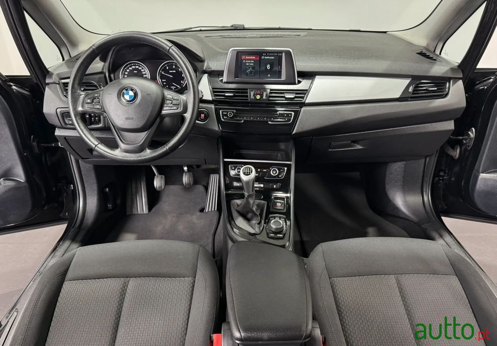 2019' BMW Série 2 D 7L Advantage photo #5