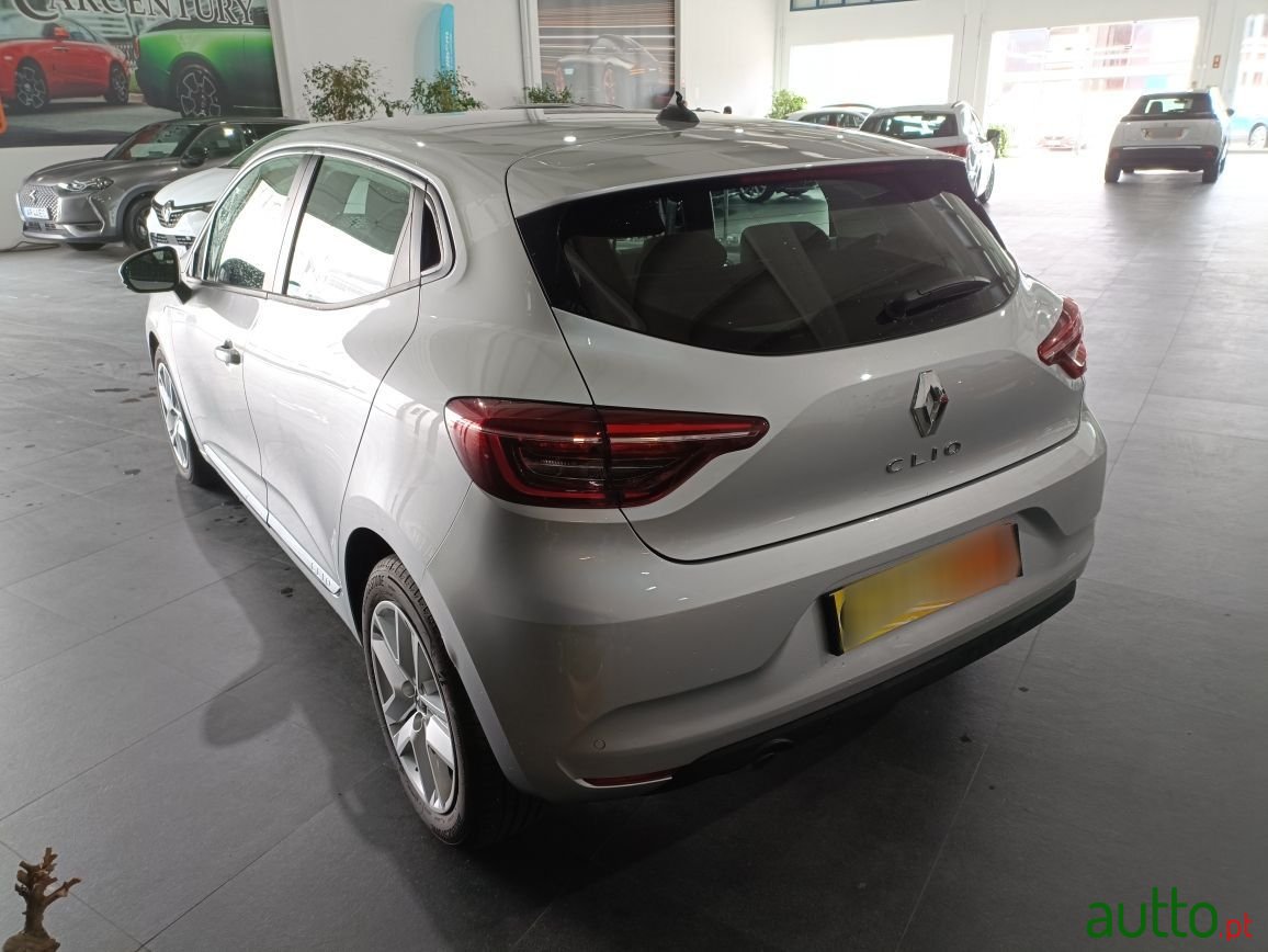 2021' Renault Clio photo #3