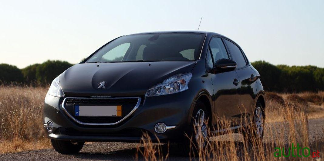 2013' Peugeot 208 1.2 Vti Active photo #2