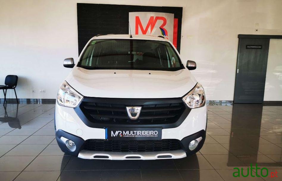 2012' Dacia Lodgy photo #1