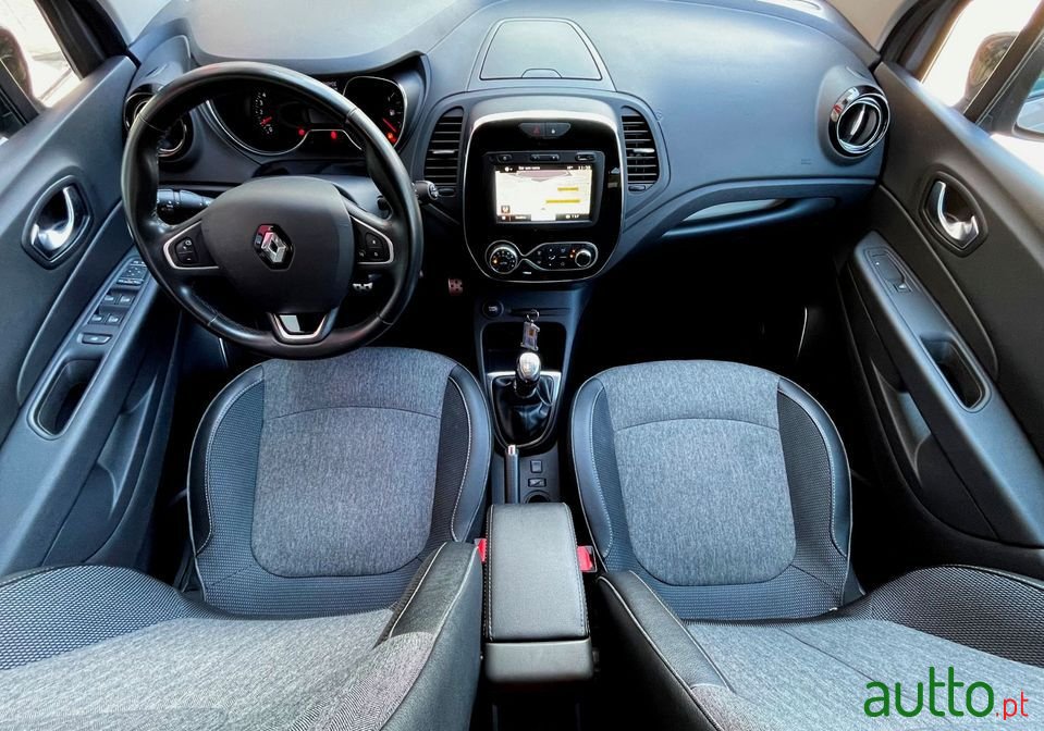 2019' Renault Captur photo #3