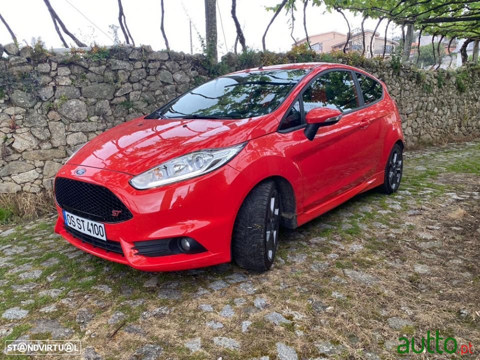 2015' Ford Fiesta photo #3