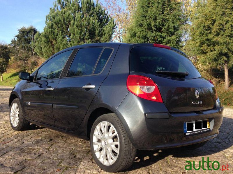 2008' Renault Clio Dynamique S photo #3