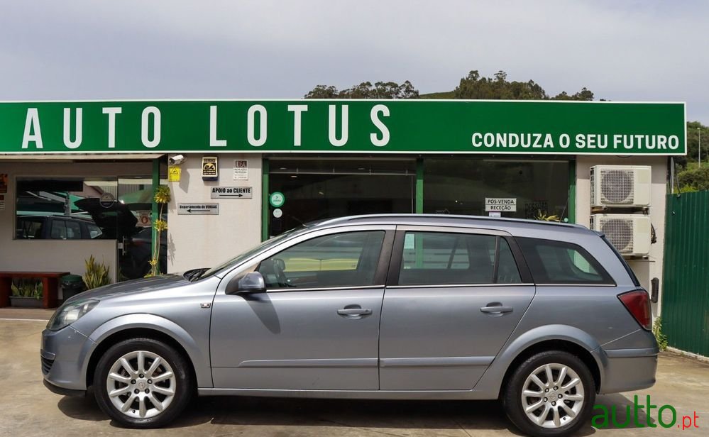 2004' Opel Astra Caravan photo #4