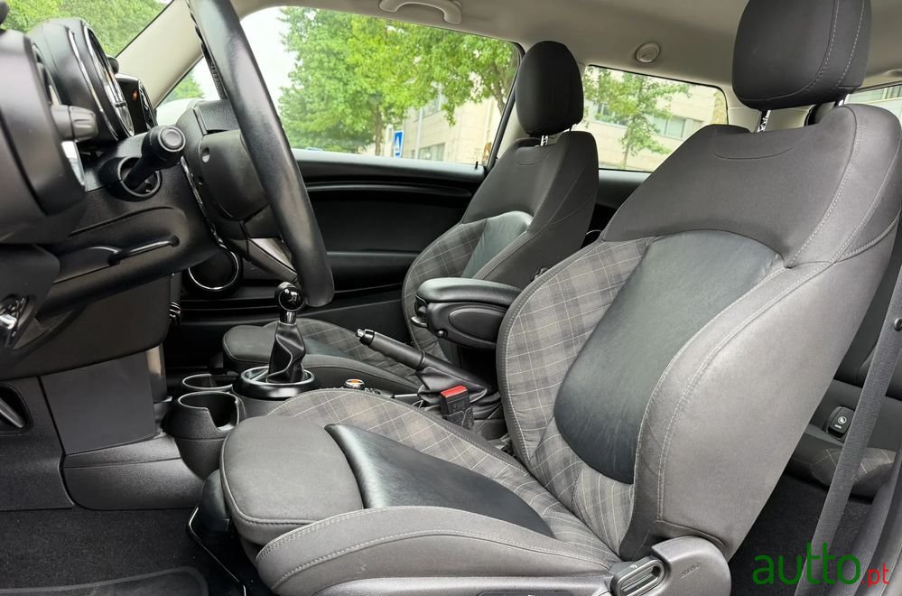 2015' MINI Cooper 3 Portas photo #6
