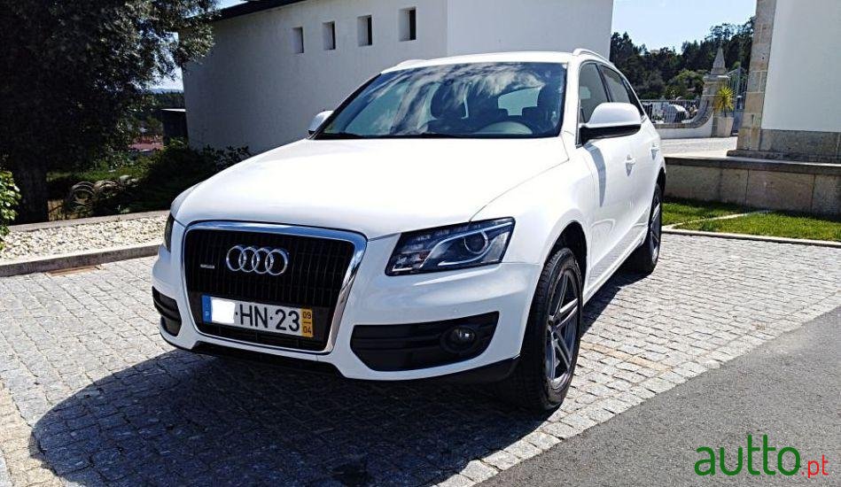 2009' Audi Q5 Quattro photo #3