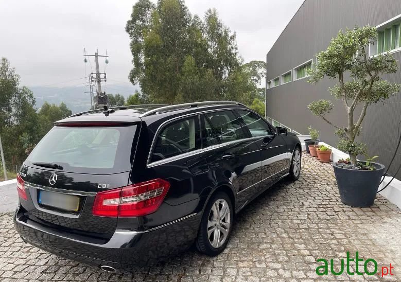 2010' Mercedes-Benz Classe E photo #1