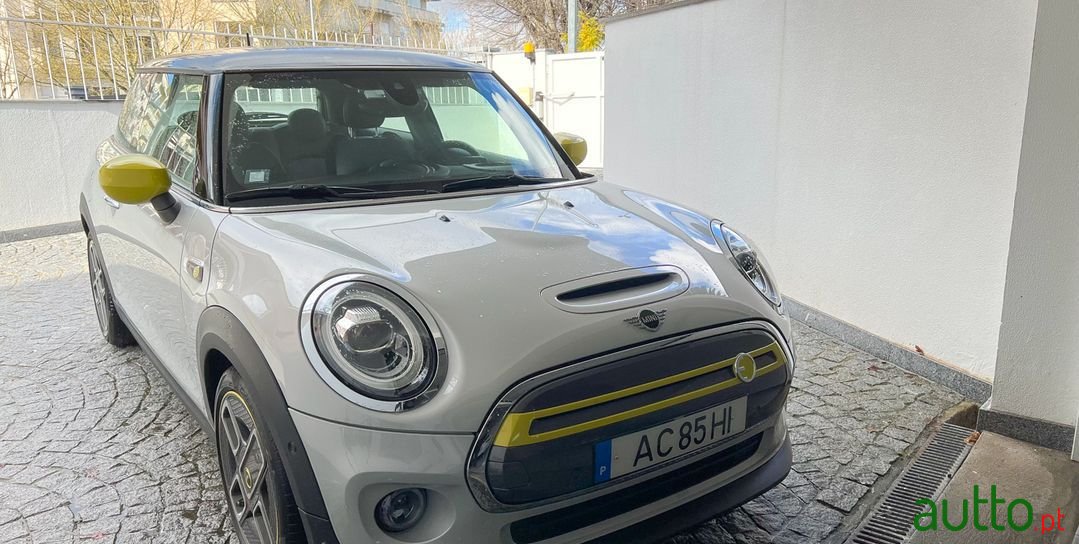 2019' MINI Cooper Se photo #1