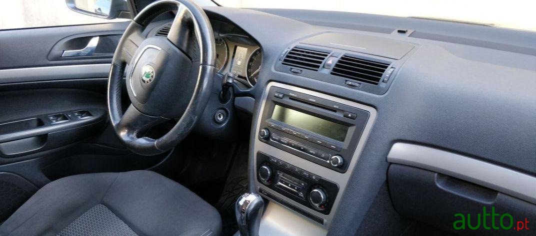 2010' Skoda Octavia Break photo #1