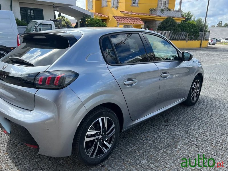2020' Peugeot 208 photo #4