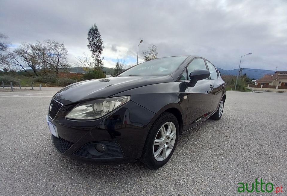 2010' SEAT Ibiza photo #3