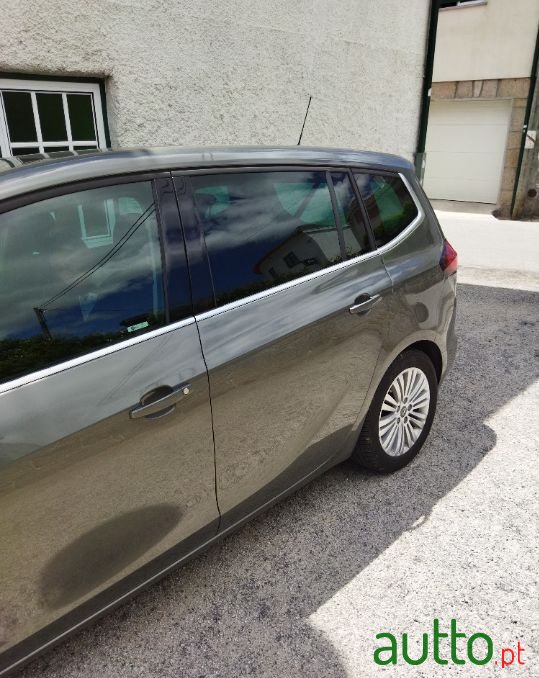 2018' Opel Zafira photo #3